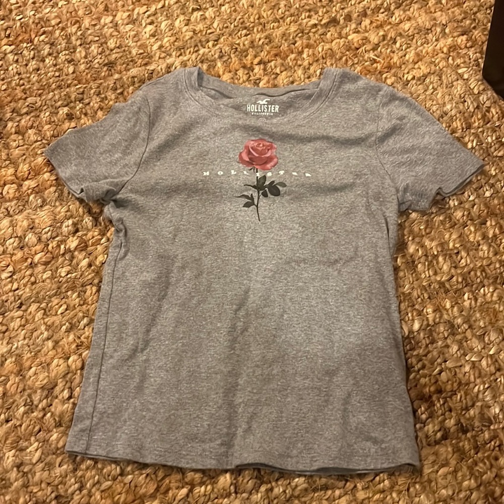 women xs hollister baby tee or crop whichever